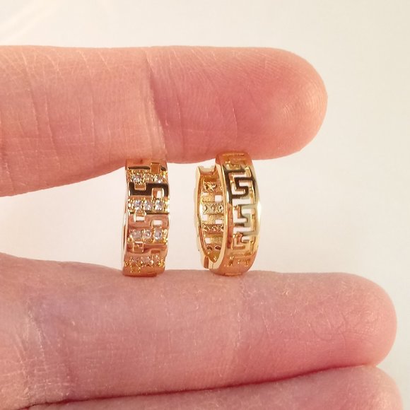 18K Yellow Gold Filled Greek Key Diamond Zircon Hoop Huggie Earrings Gorgeous - Picture 3 of 3